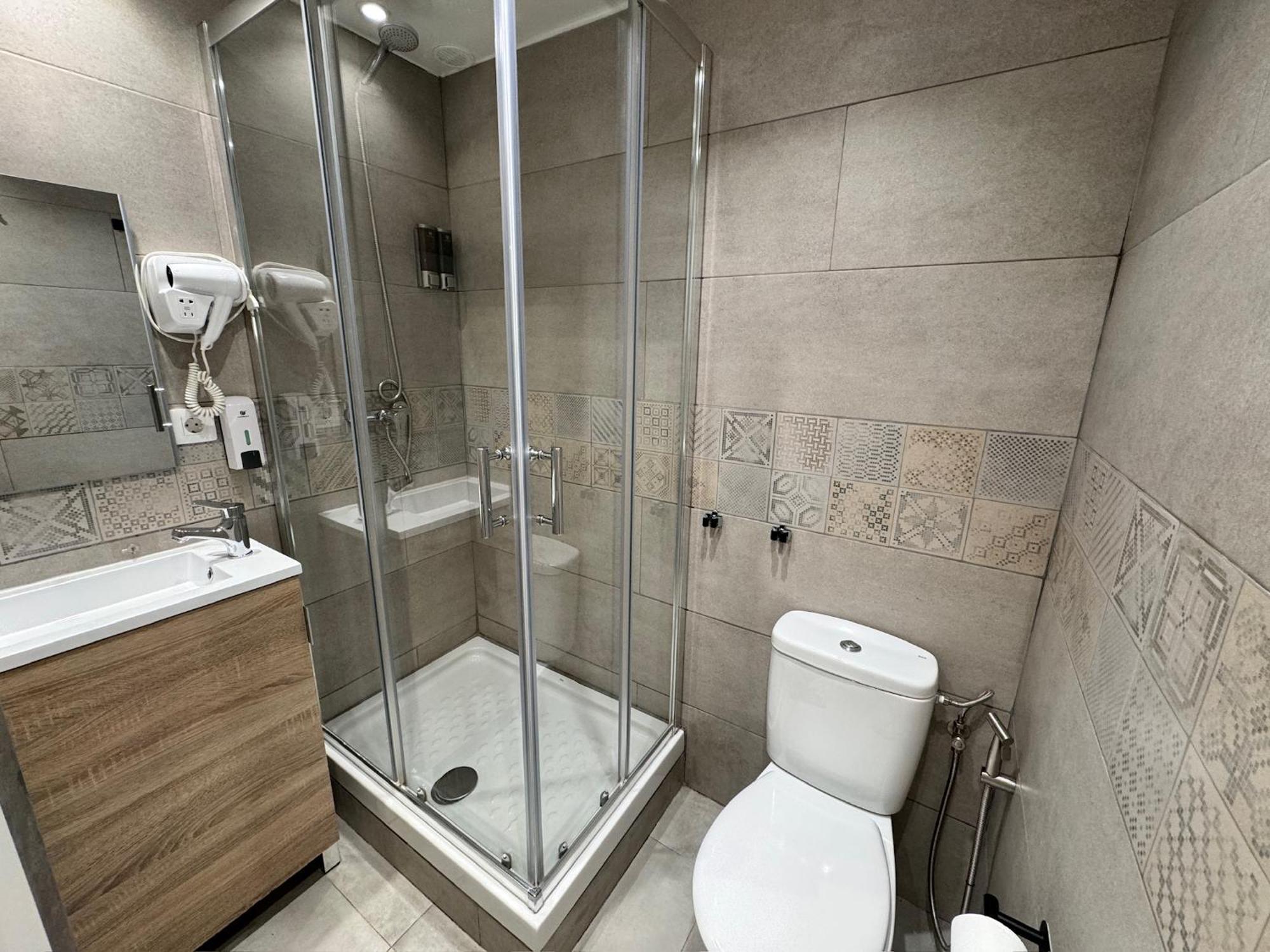 Apartamentos Con Bano Privado Frente Al Metro L5 Barcelona-Hospitalet 오스피탈레트 데 요브레가트 외부 사진