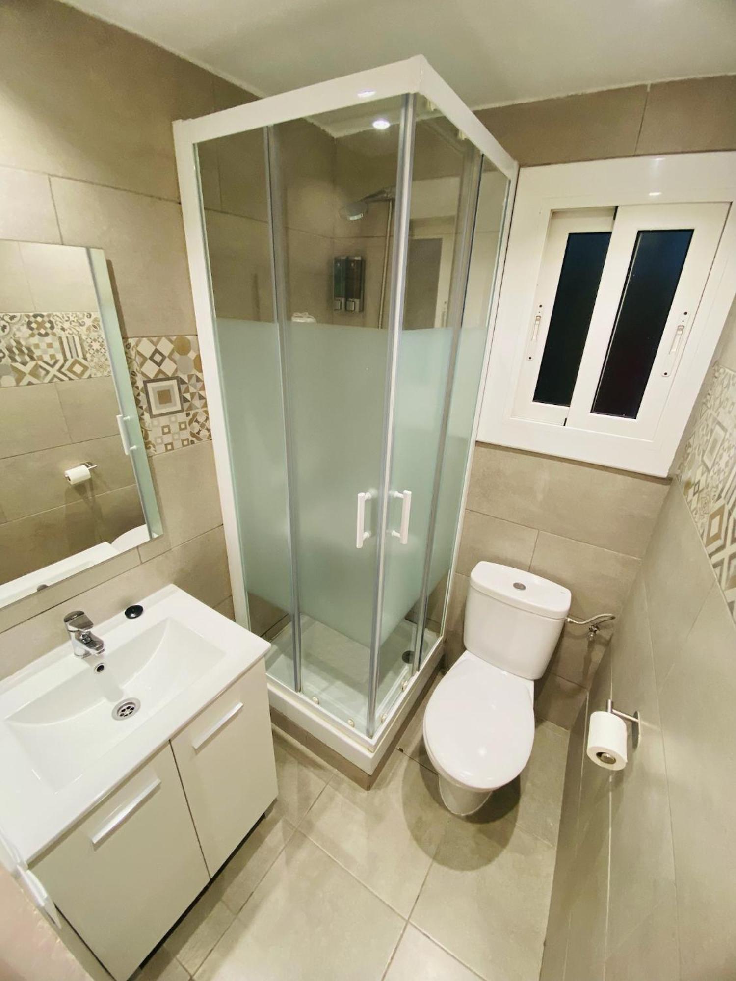 Apartamentos Con Bano Privado Frente Al Metro L5 Barcelona-Hospitalet 오스피탈레트 데 요브레가트 외부 사진