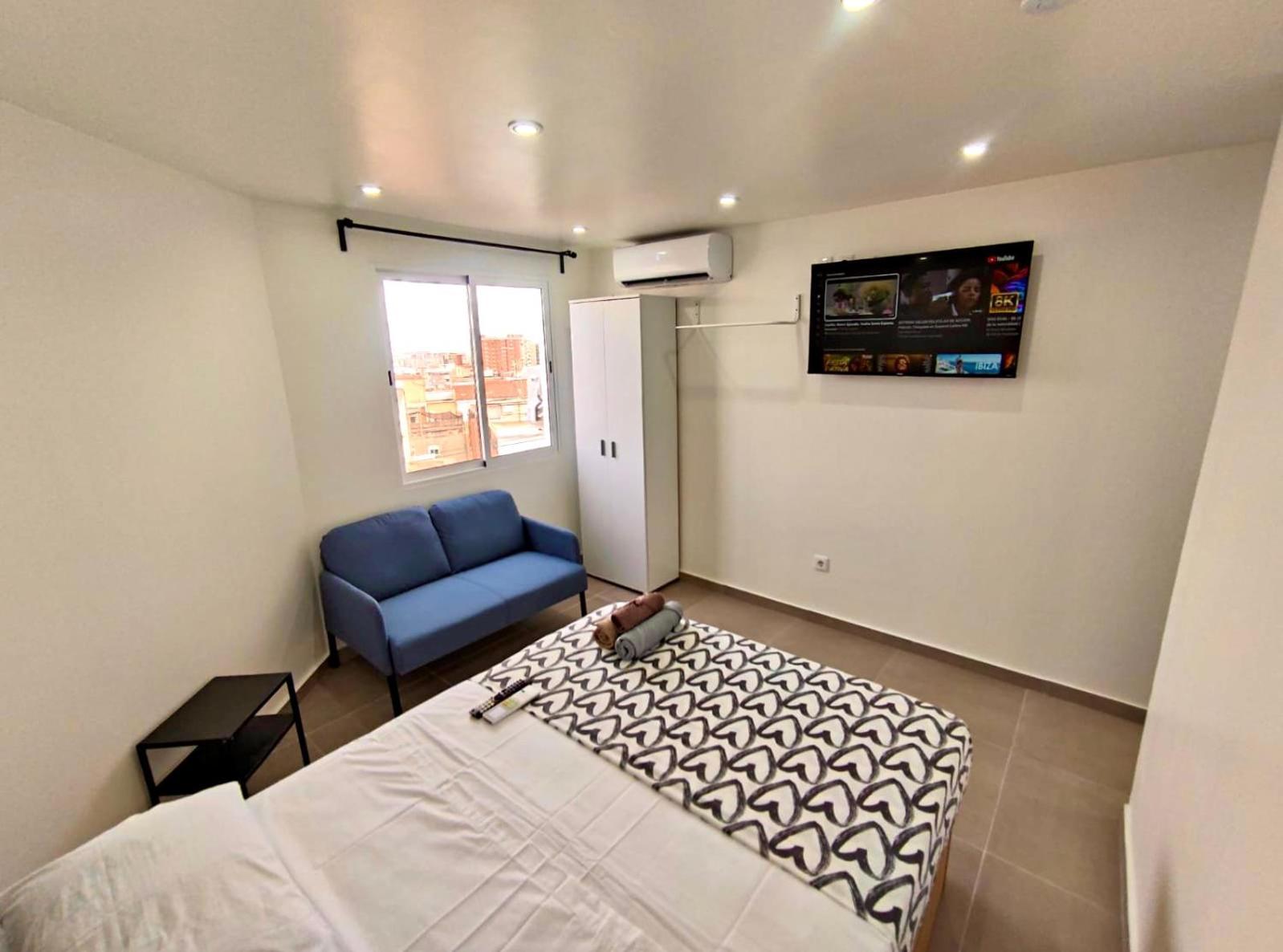 Apartamentos Con Bano Privado Frente Al Metro L5 Barcelona-Hospitalet 오스피탈레트 데 요브레가트 외부 사진