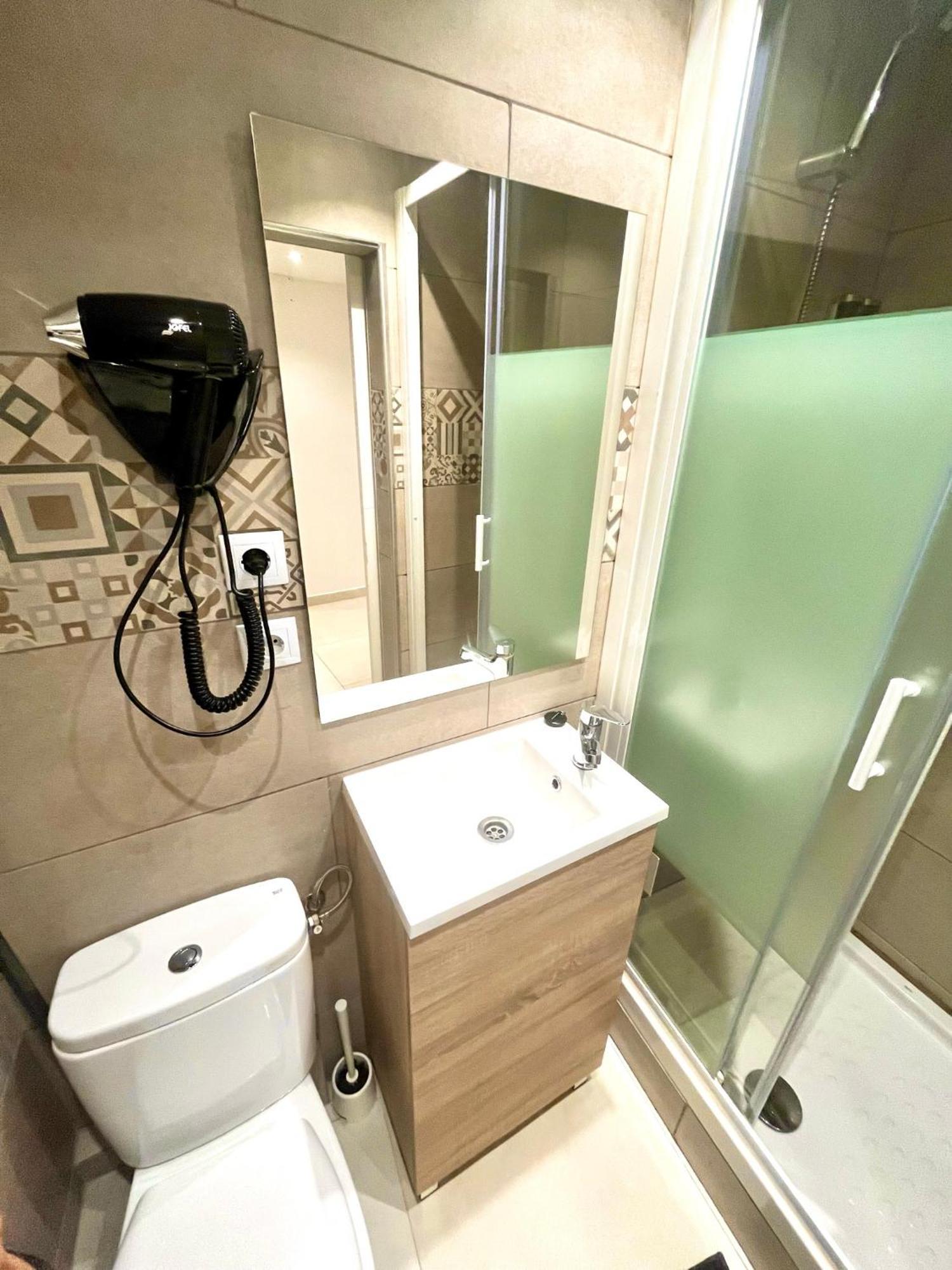 Apartamentos Con Bano Privado Frente Al Metro L5 Barcelona-Hospitalet 오스피탈레트 데 요브레가트 외부 사진